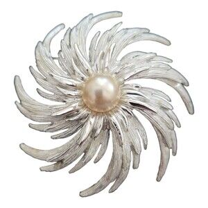 Vintage Sarah Coventry Pinwheel Booch Silver Tone w/ Faux Pearl Signed